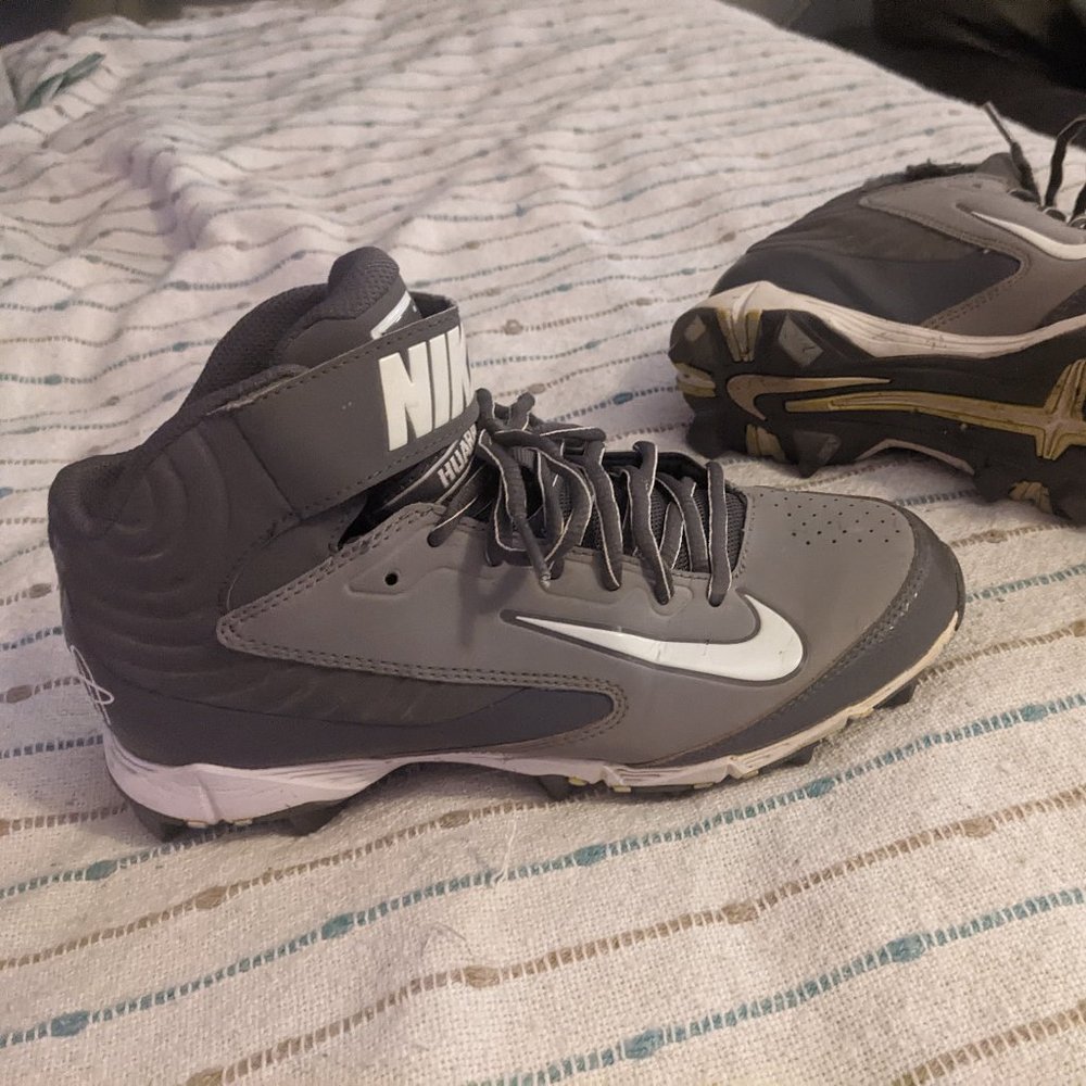 Nike cleats 6.5Y, Womens 7